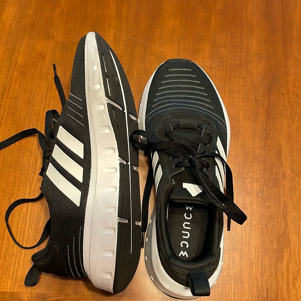 adidas Men's Bounce Running Sneaker size 7 US black and white